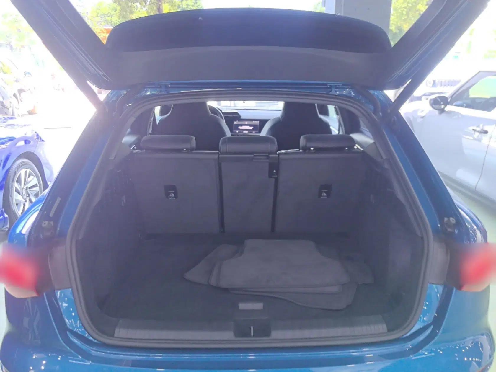 Audi A3 2021 Sportback 35 TFSI Fashionable Sports Model — миниатюра 22
