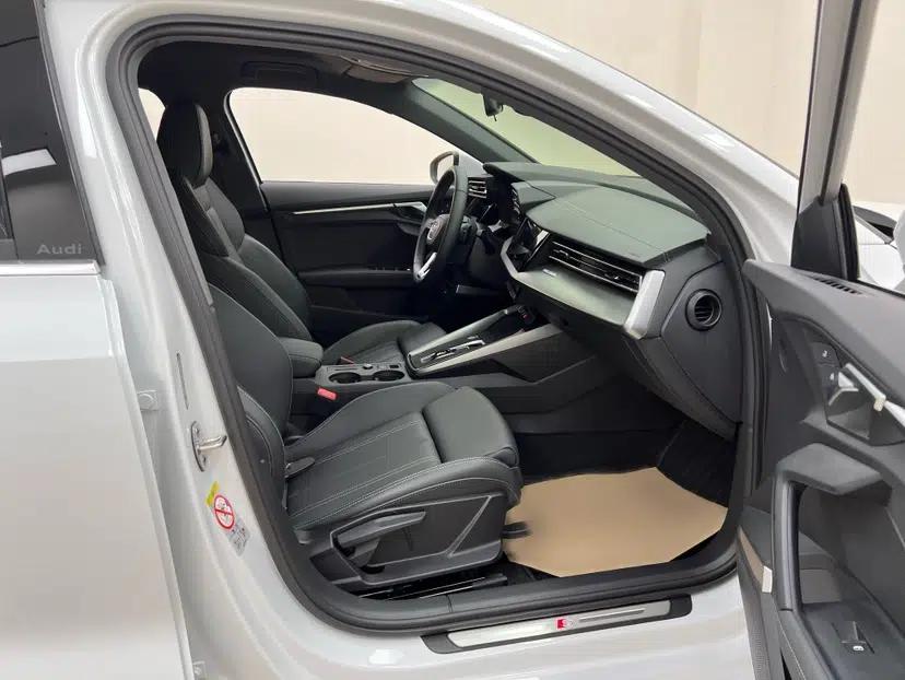 Audi A3 2025 Sportback 35TFSI Prestige Edition — миниатюра 23