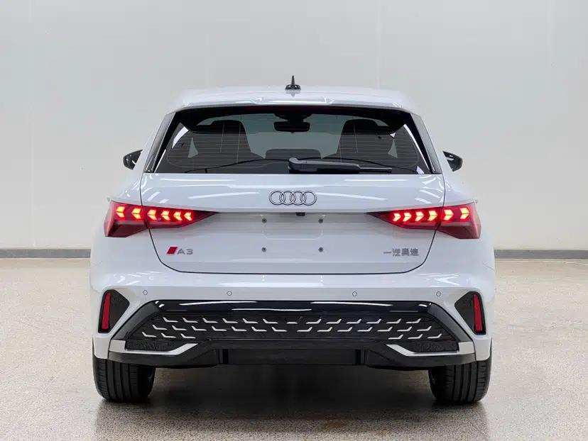 Audi A3 2025 Sportback 35TFSI Prestige Edition — миниатюра 6