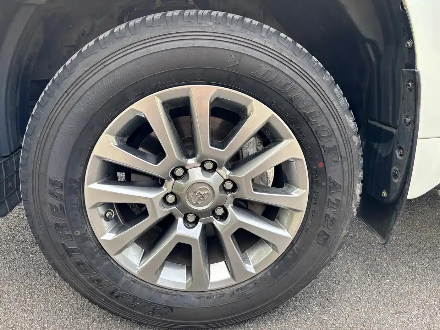 2018 Prado 3.5L Automatic TX-L with Rear-mounted Spare Tire — миниатюра 26