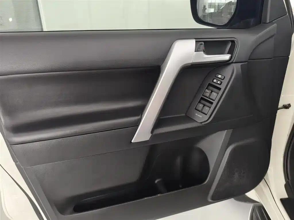 2019 Prado 3.5L Automatic TX-L Premium Edition with Rear-mounted Spare Tire — миниатюра 7