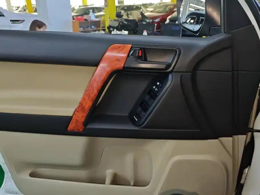 Prado (Imported) 2010 2.7L Automatic Luxury Edition — миниатюра 7