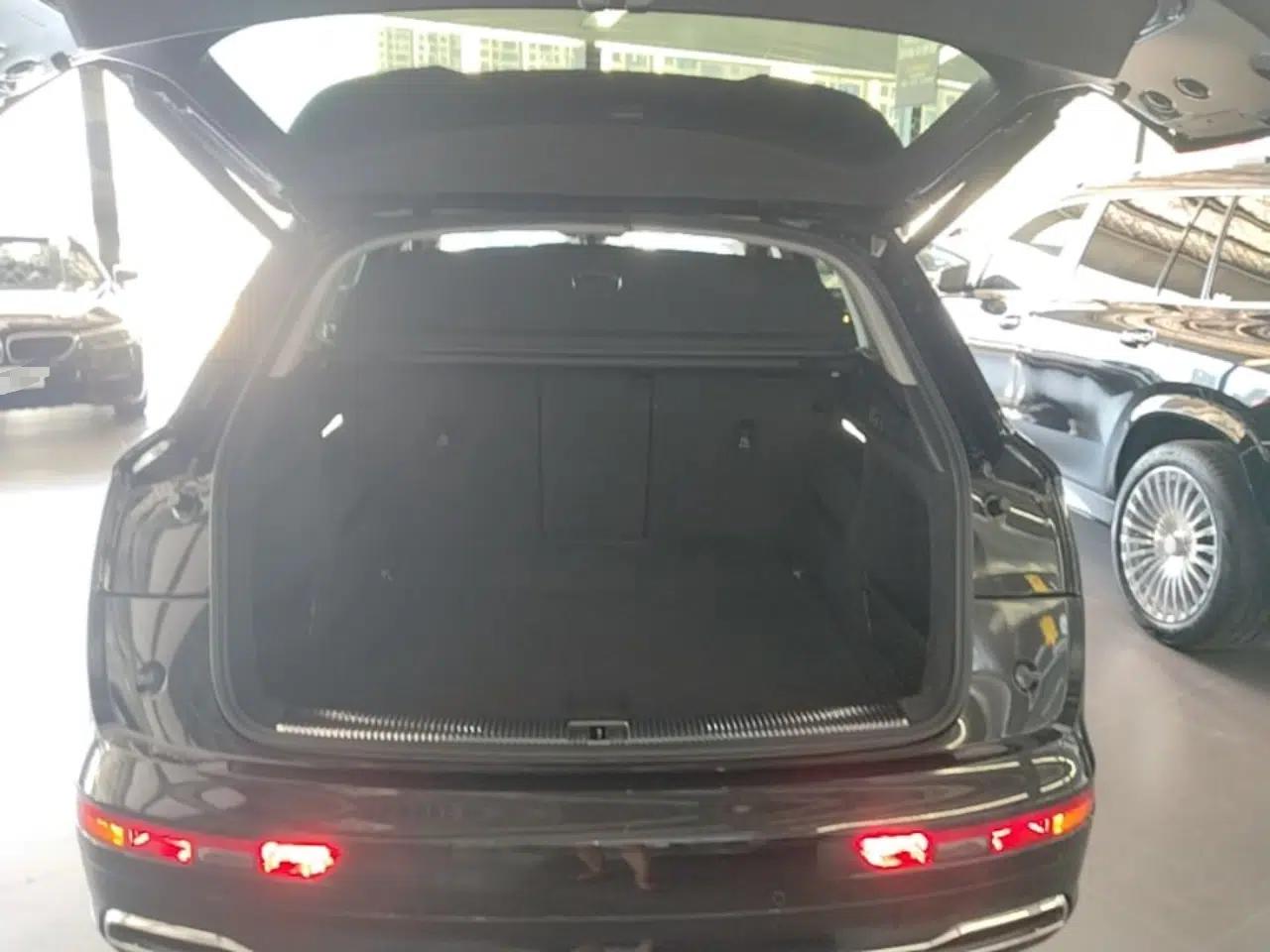 Audi Q5L 2020 Updated 40 TFSI Prestige Fashion Edition — миниатюра 22