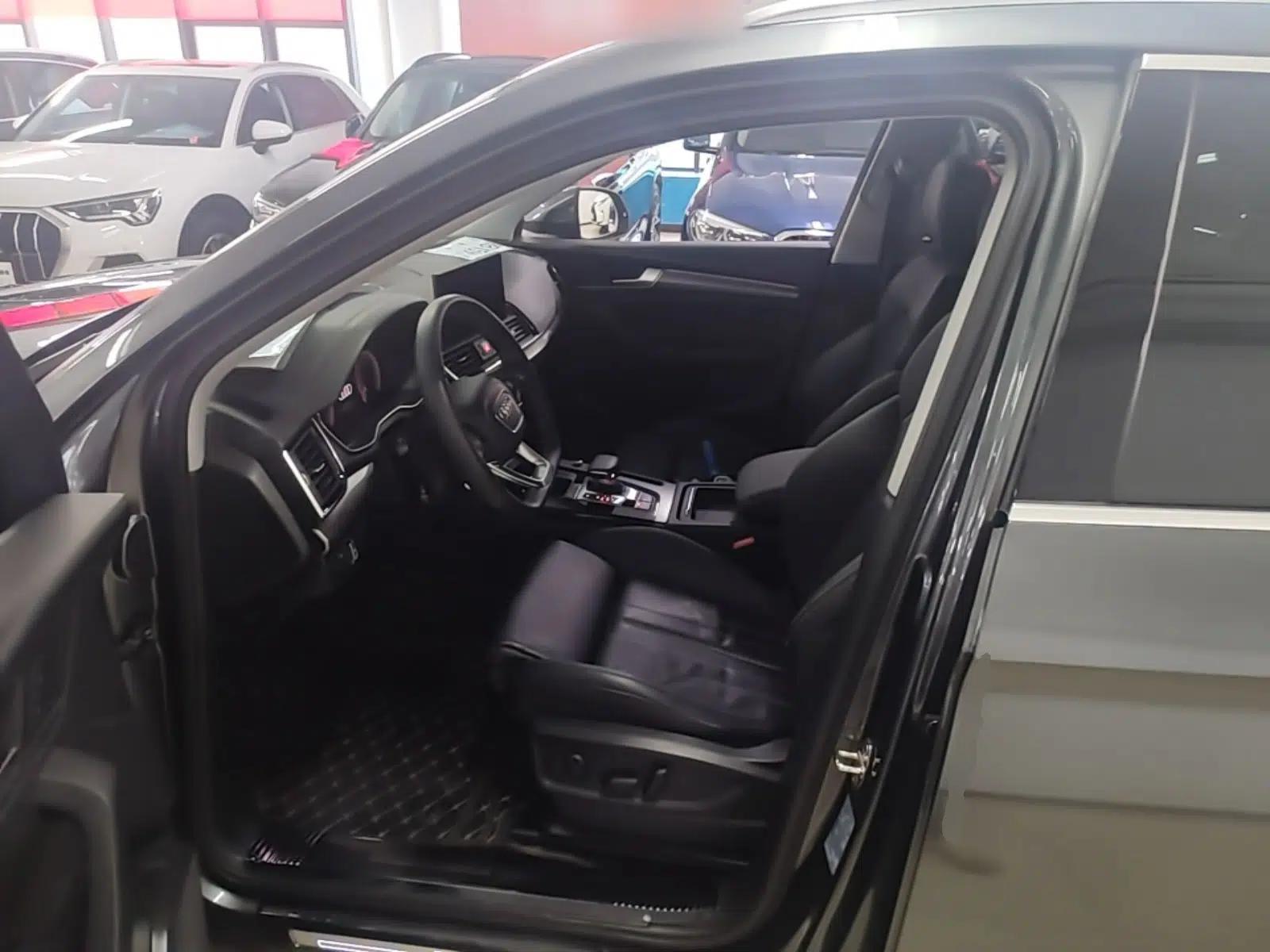 Audi Q5L 2022 40T Luxury Dynamic Model — миниатюра 17