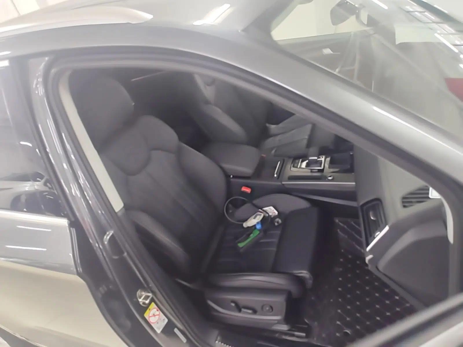Audi Q5L 2022 40T Luxury Dynamic Model — миниатюра 19
