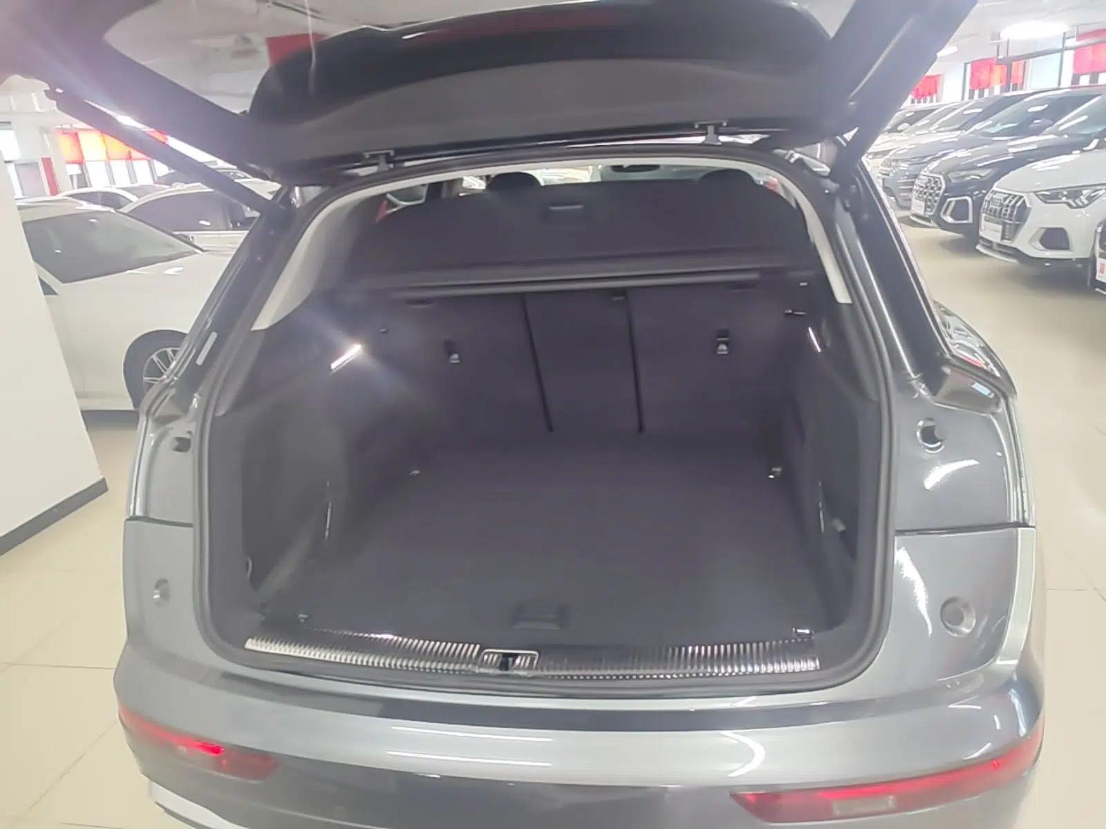 Audi Q5L 2022 40T Luxury Dynamic Model — миниатюра 22
