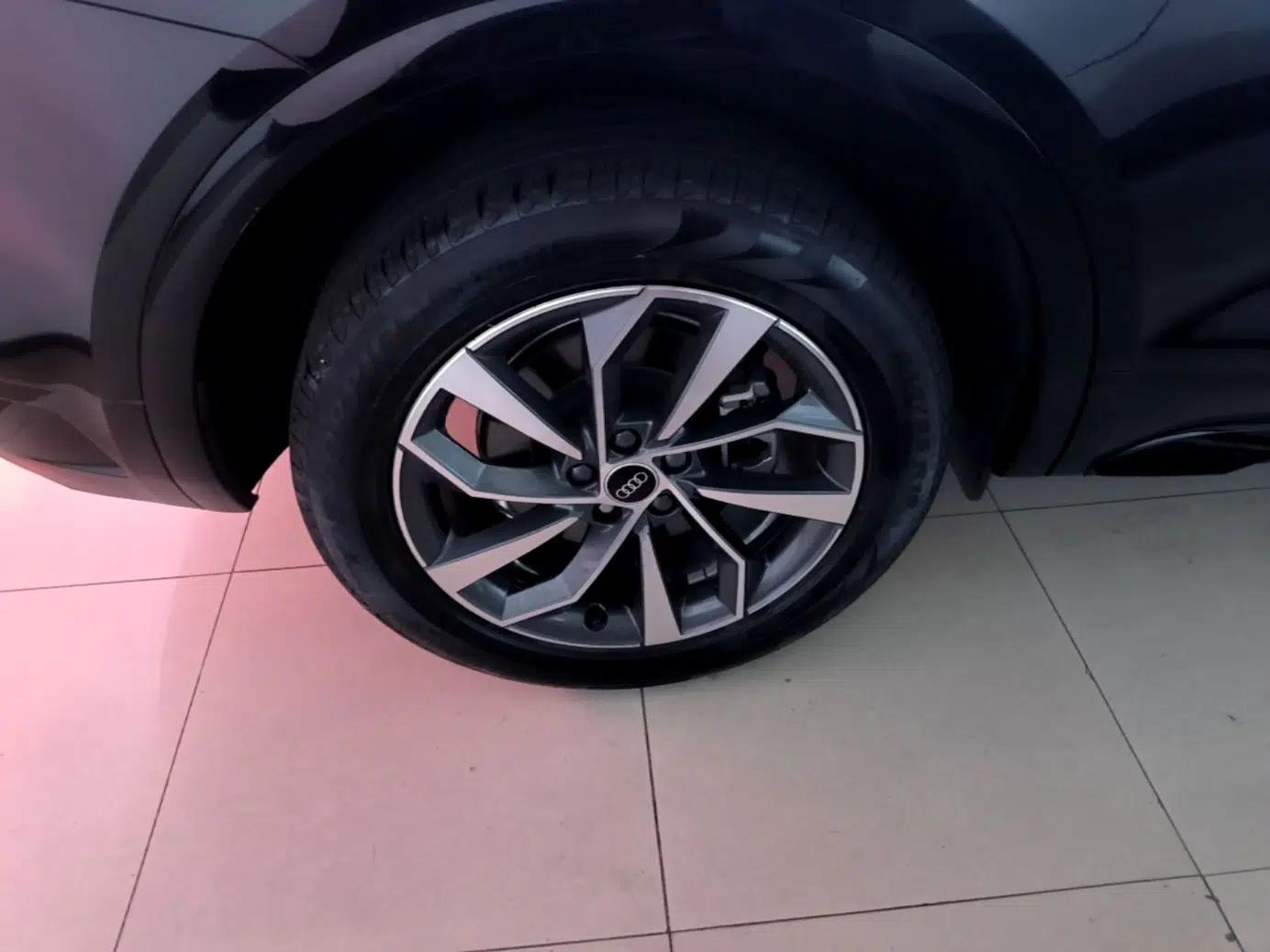 Audi Q5L 2023 40T Luxury Dynamic Model — миниатюра 11