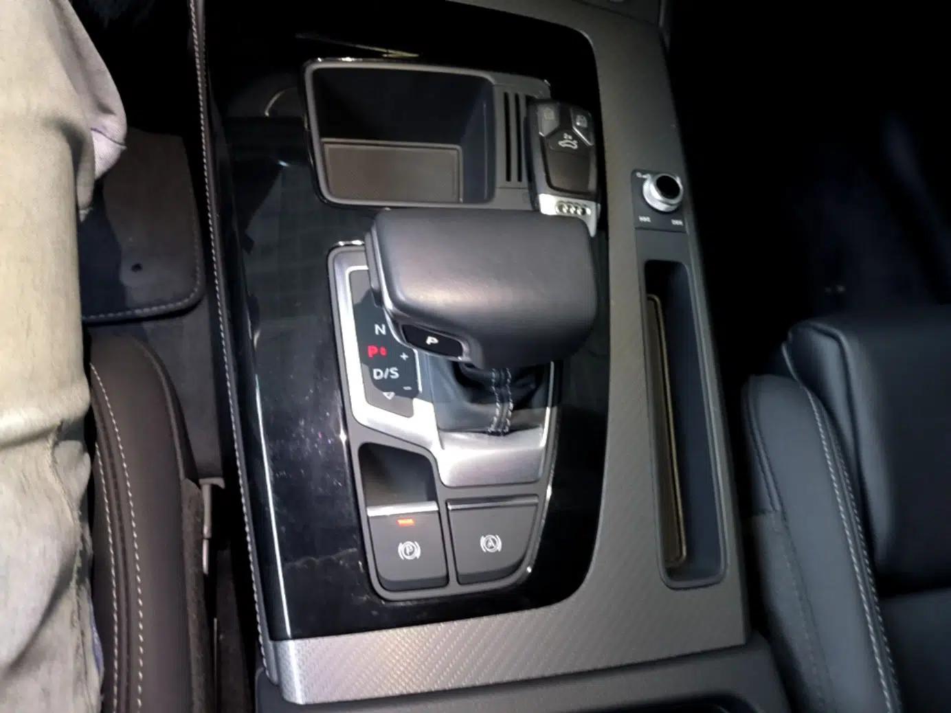 Audi Q5L 2023 40T Luxury Dynamic Model — миниатюра 16