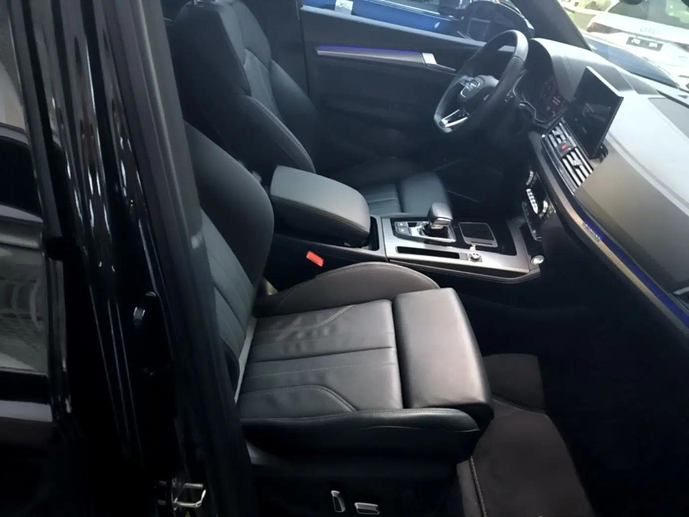 Audi Q5L 2023 40T Luxury Dynamic Model — миниатюра 19