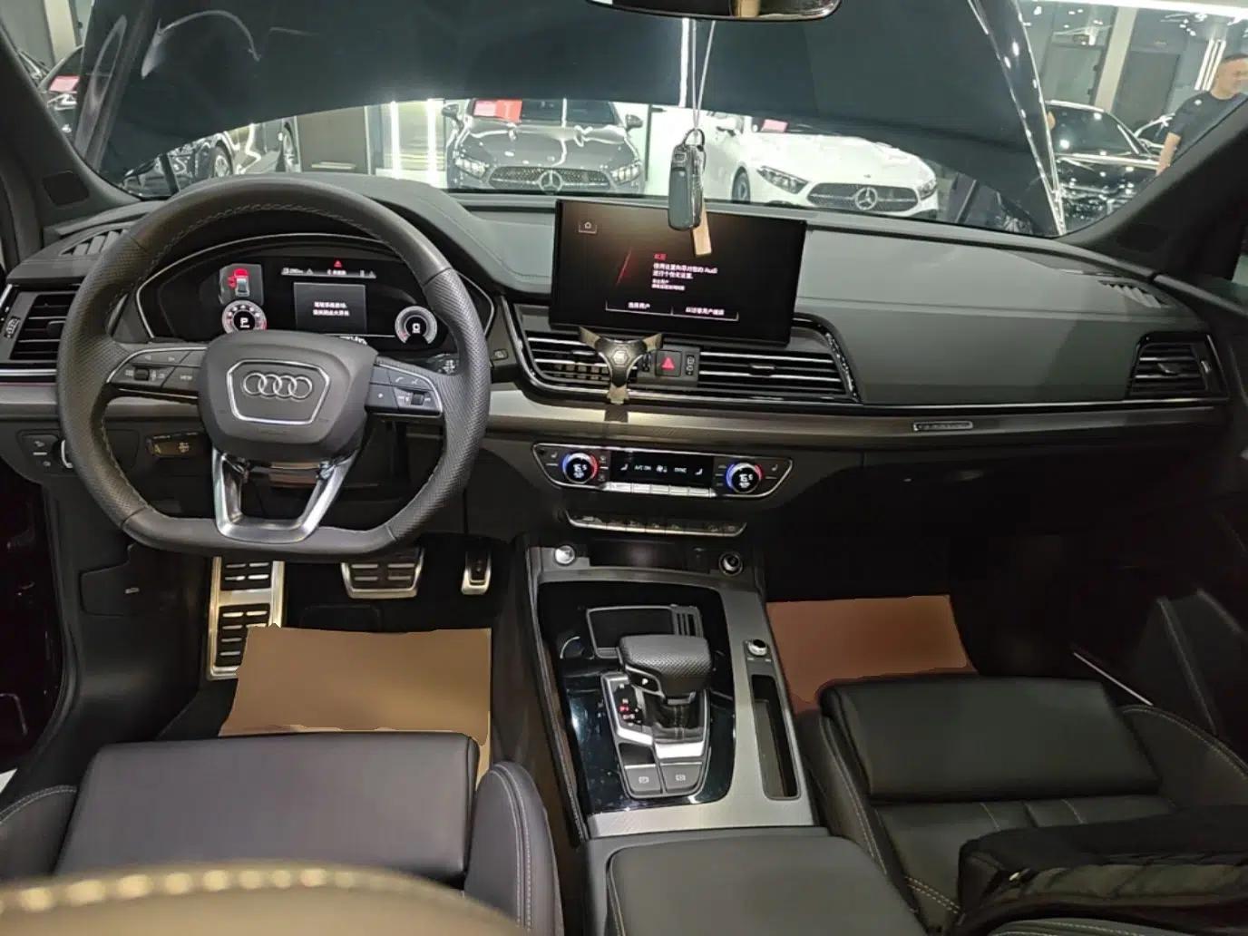 Audi Q5L 2024 45 TFSI Luxury Dynamic Model — миниатюра 12