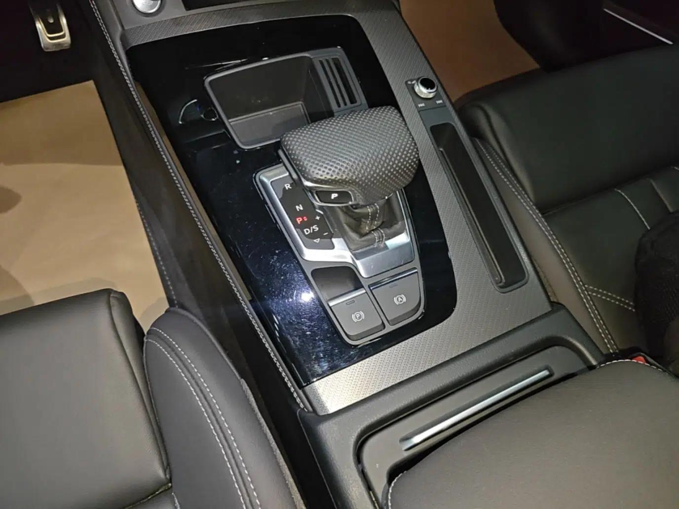 Audi Q5L 2024 45 TFSI Luxury Dynamic Model — миниатюра 16