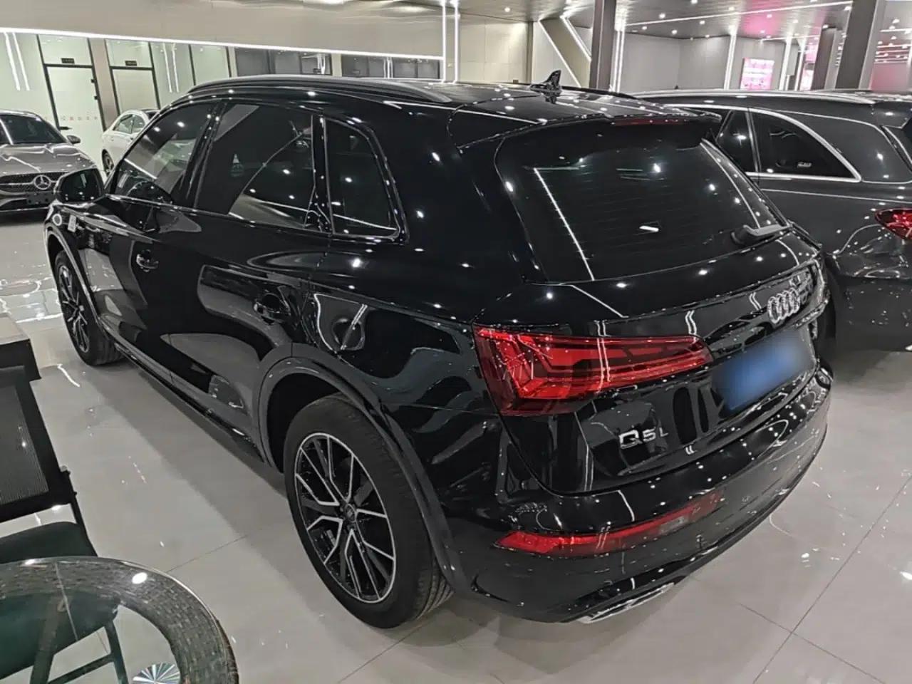 Audi Q5L 2024 45 TFSI Luxury Dynamic Model — миниатюра 4