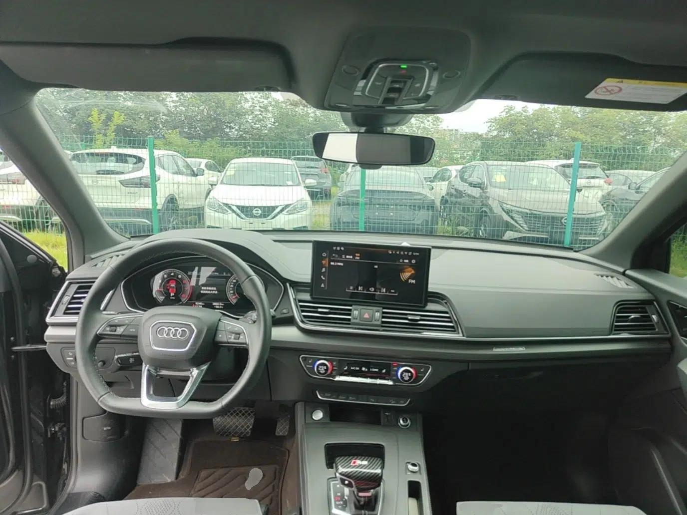 Audi Q5L 2025 Facelift 45th Anniversary Collector's Edition 40 TFSI Luxury Dynamic Version — миниатюра 12