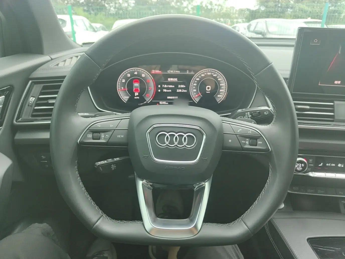 Audi Q5L 2025 Facelift 45th Anniversary Collector's Edition 40 TFSI Luxury Dynamic Version — миниатюра 13