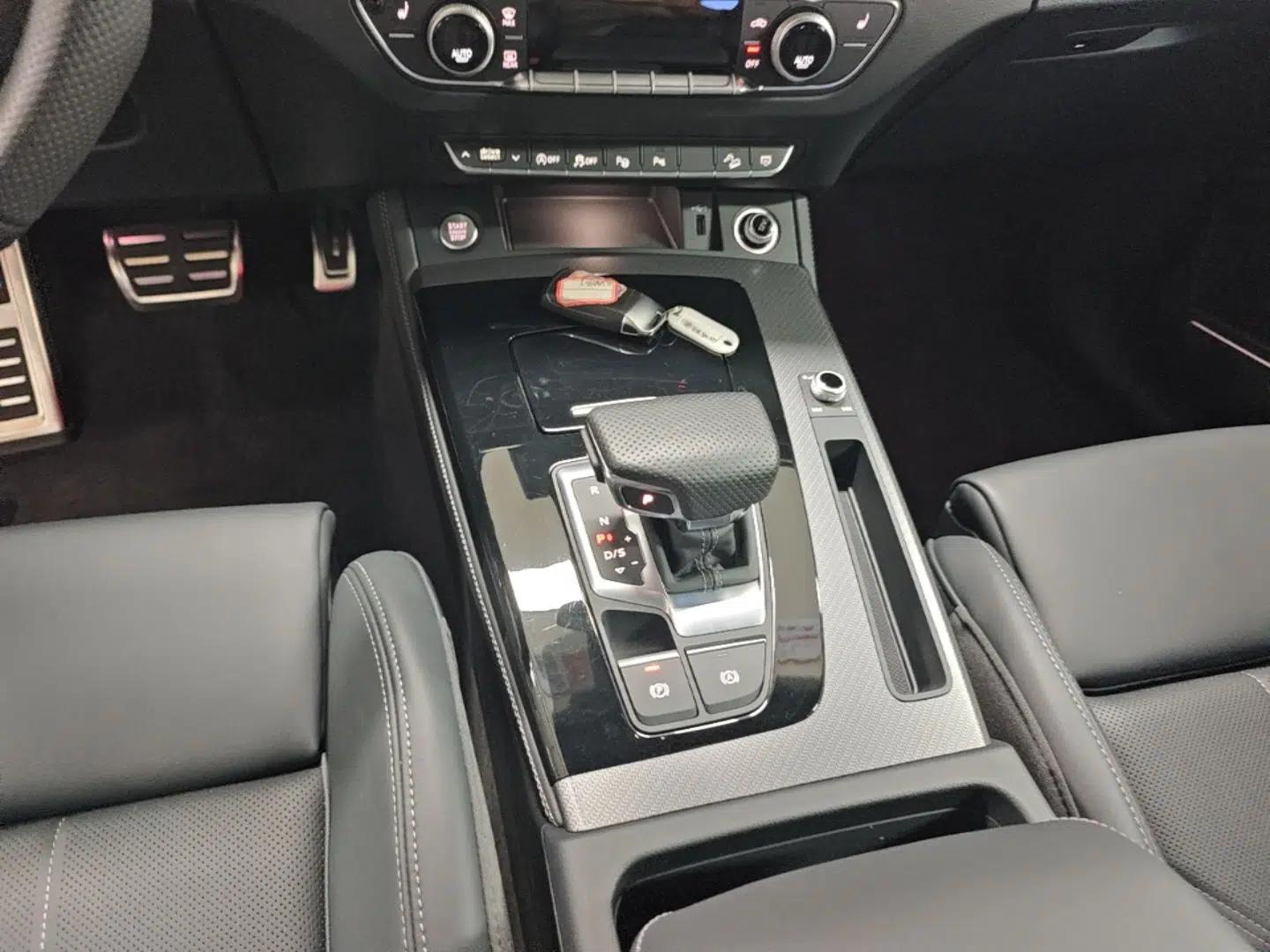 Audi Q5L 2025 quattro 45th Anniversary Edition 45 TFSI Luxury Dynamic Model — миниатюра 16