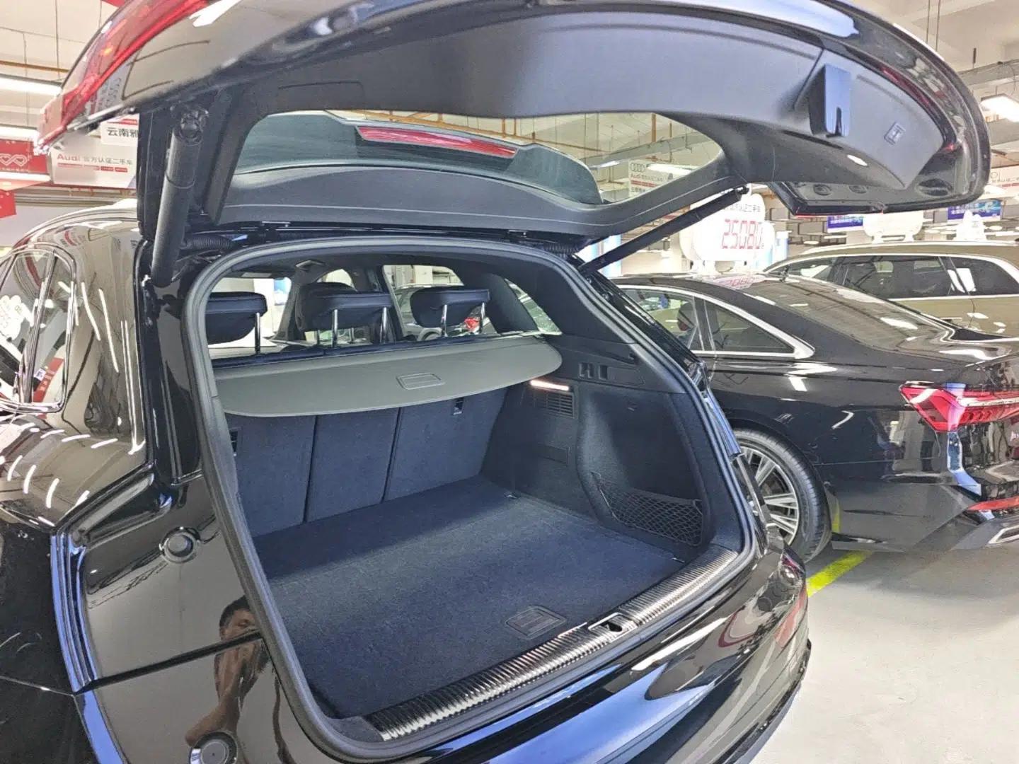 Audi Q5L 2025 quattro 45th Anniversary Edition 45 TFSI Luxury Dynamic Model — миниатюра 22