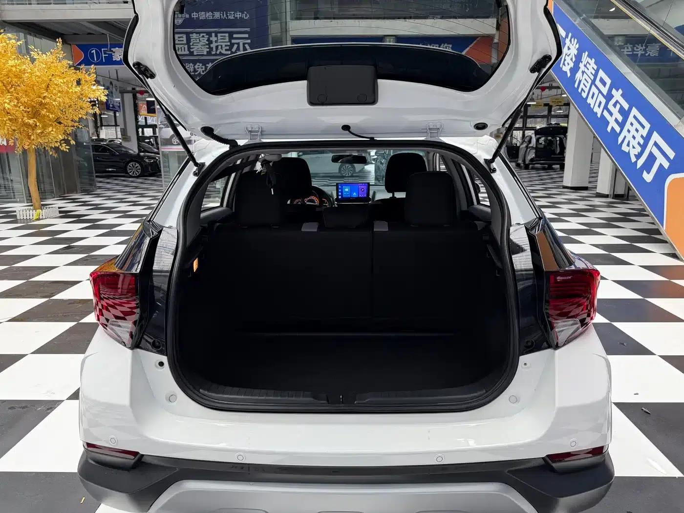YARiS L 2022 Model YARiS X 1.5L CVT Leading PLUS Edition — миниатюра 8