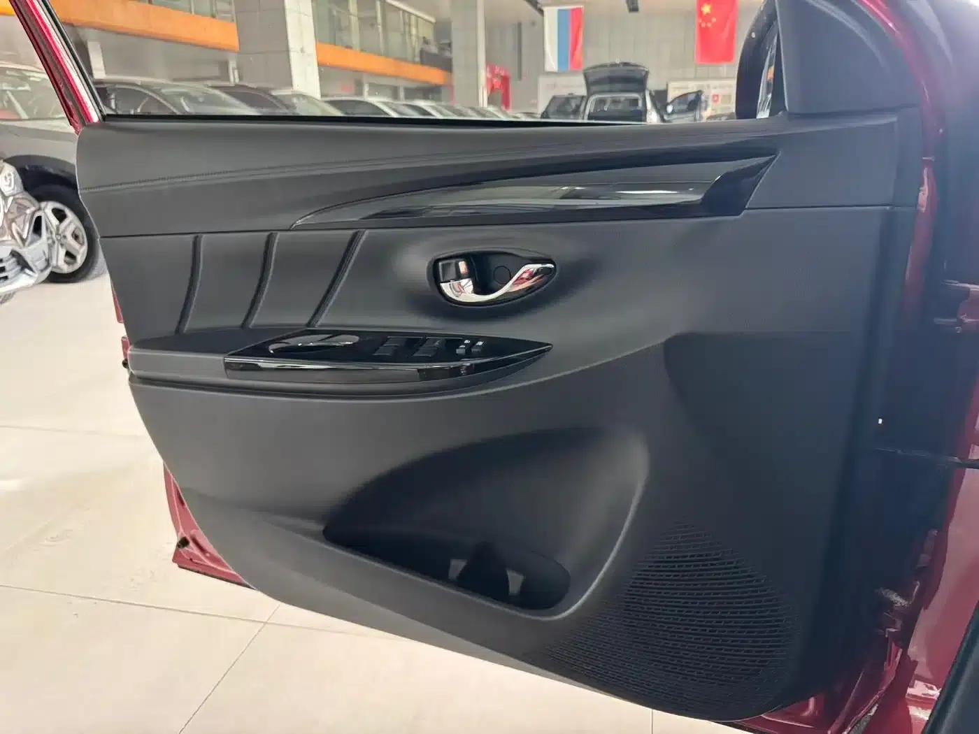 YARiS L Zhixuan 2021 1.5L CVT Luxury Edition — миниатюра 12