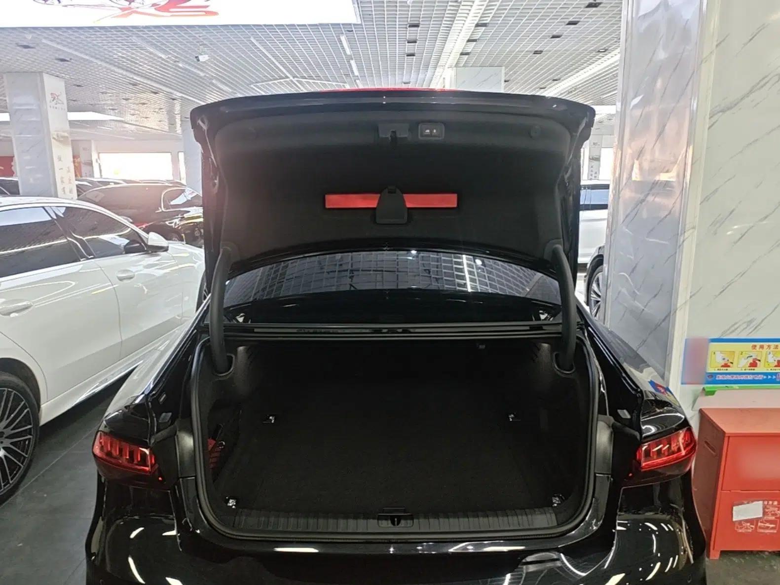 Audi A7L 2023 45 TFSI quattro S-line Black Warrior Edition — миниатюра 27