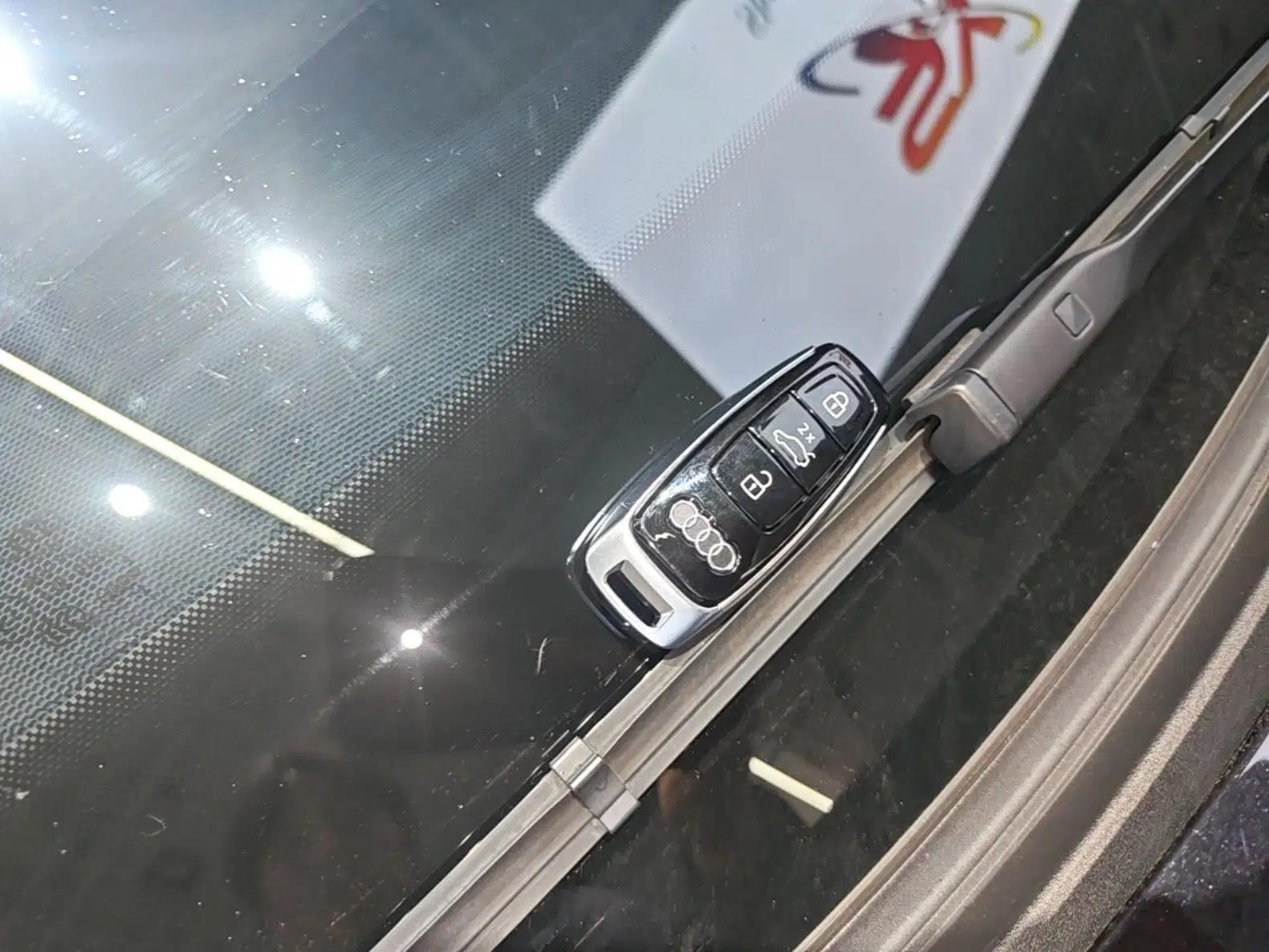Audi A7L 2023 45 TFSI quattro S-line Black Warrior Edition — миниатюра 28