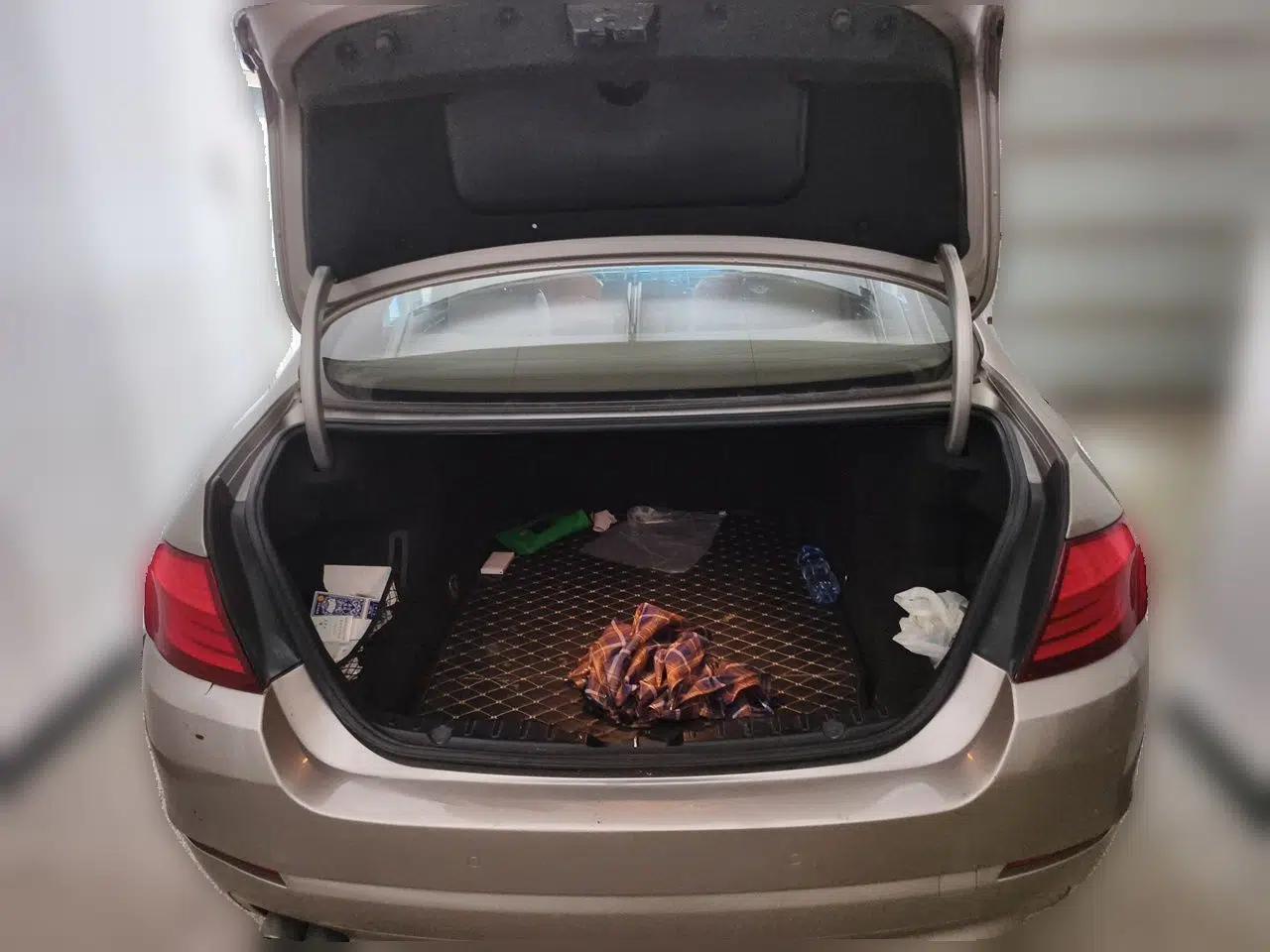 BMW 5 Series 2012 523Li Leading Model — миниатюра 19