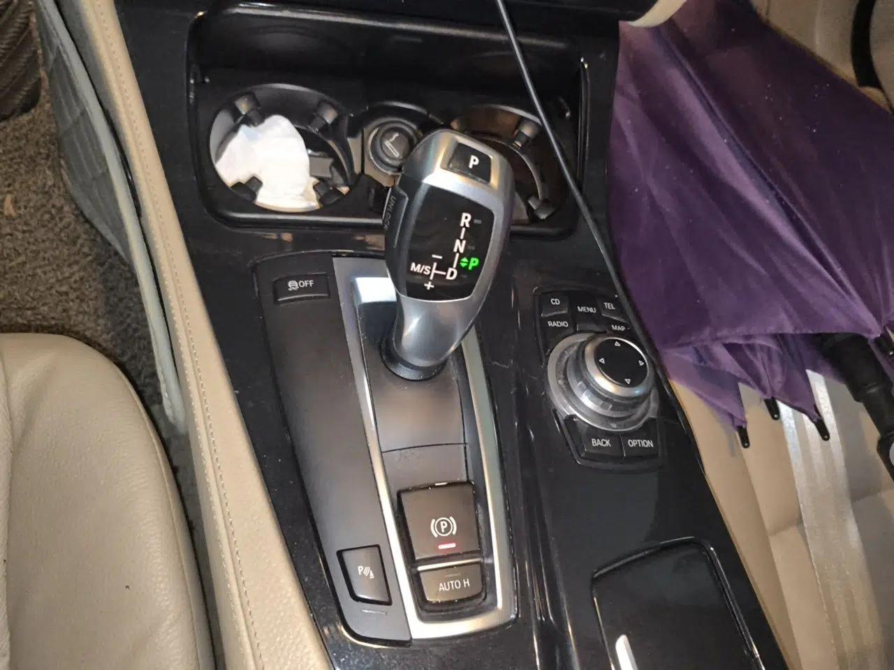 BMW 5 Series 2012 520Li Elegant Edition — миниатюра 14