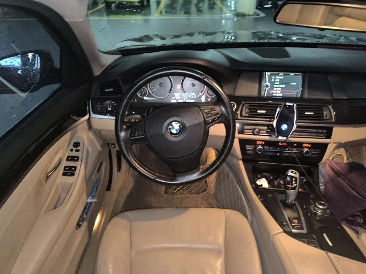 BMW 5 Series 2012 520Li Elegant Edition — миниатюра 10