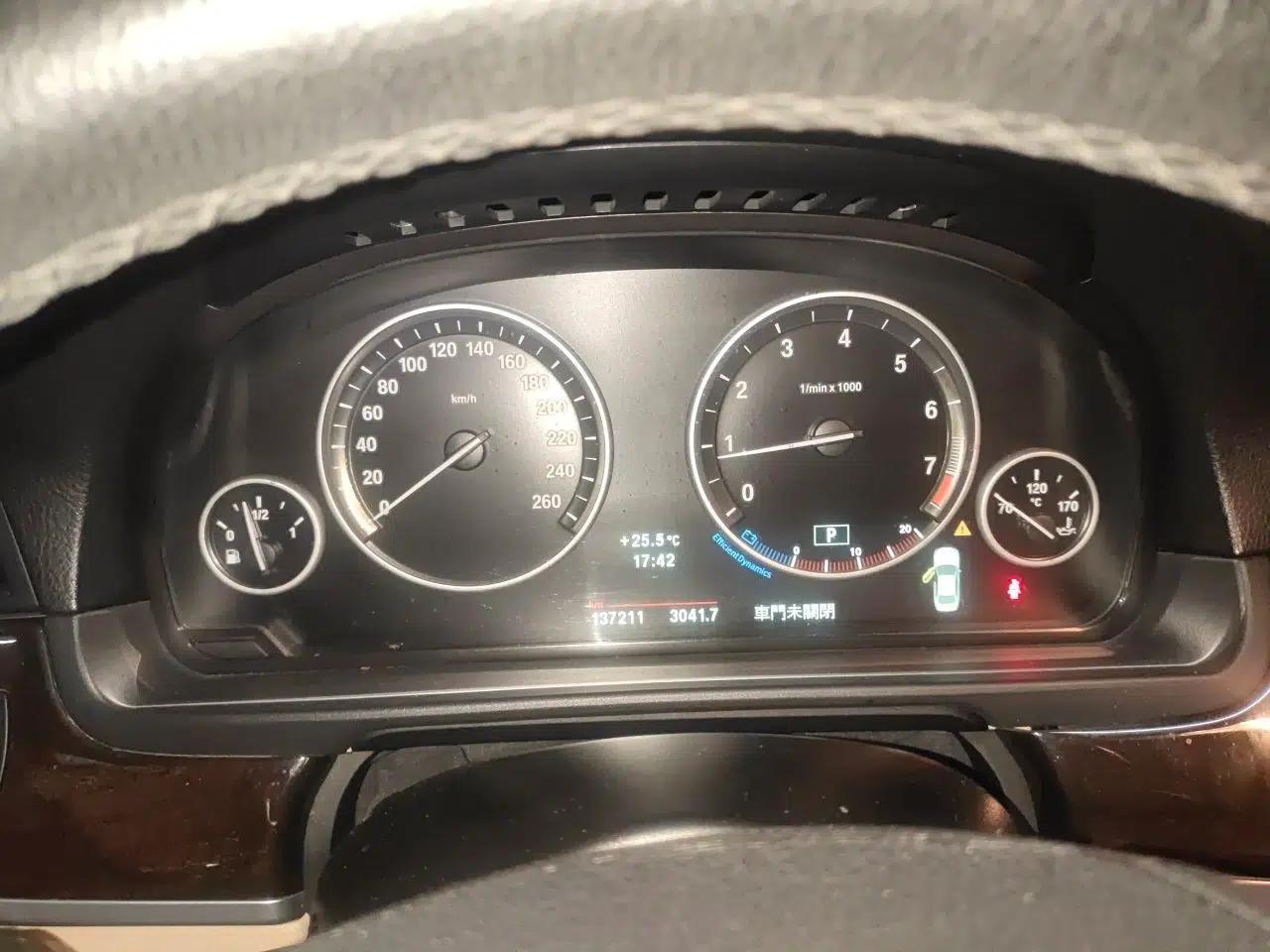 BMW 5 Series 2012 523Li Luxury Model — миниатюра 11