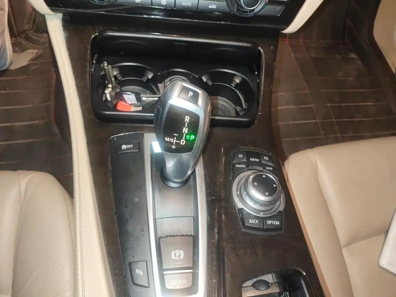 BMW 5 Series 2012 523Li Luxury Model — миниатюра 14