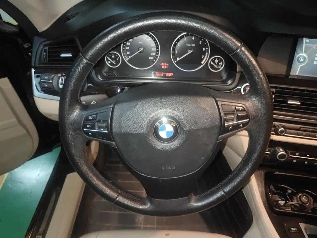 BMW 5 Series 2012 523Li Luxury Model — миниатюра 10
