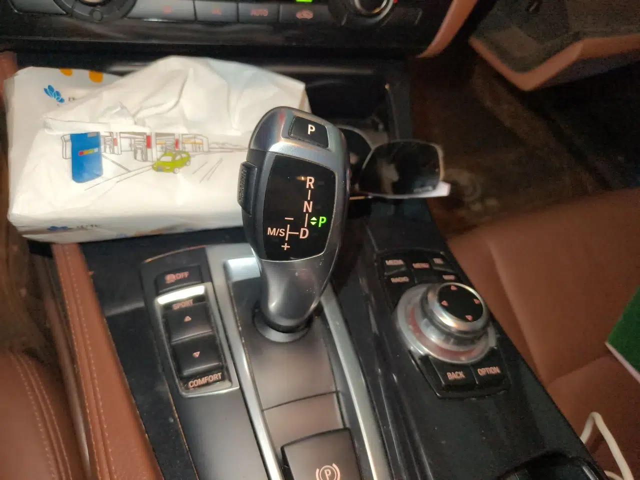BMW 5 Series 2014 520Li Elegant Model — миниатюра 14