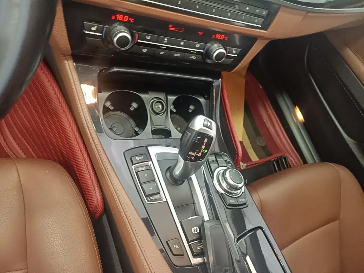 BMW 5 Series 2017 520Li Elegant Edition — миниатюра 21