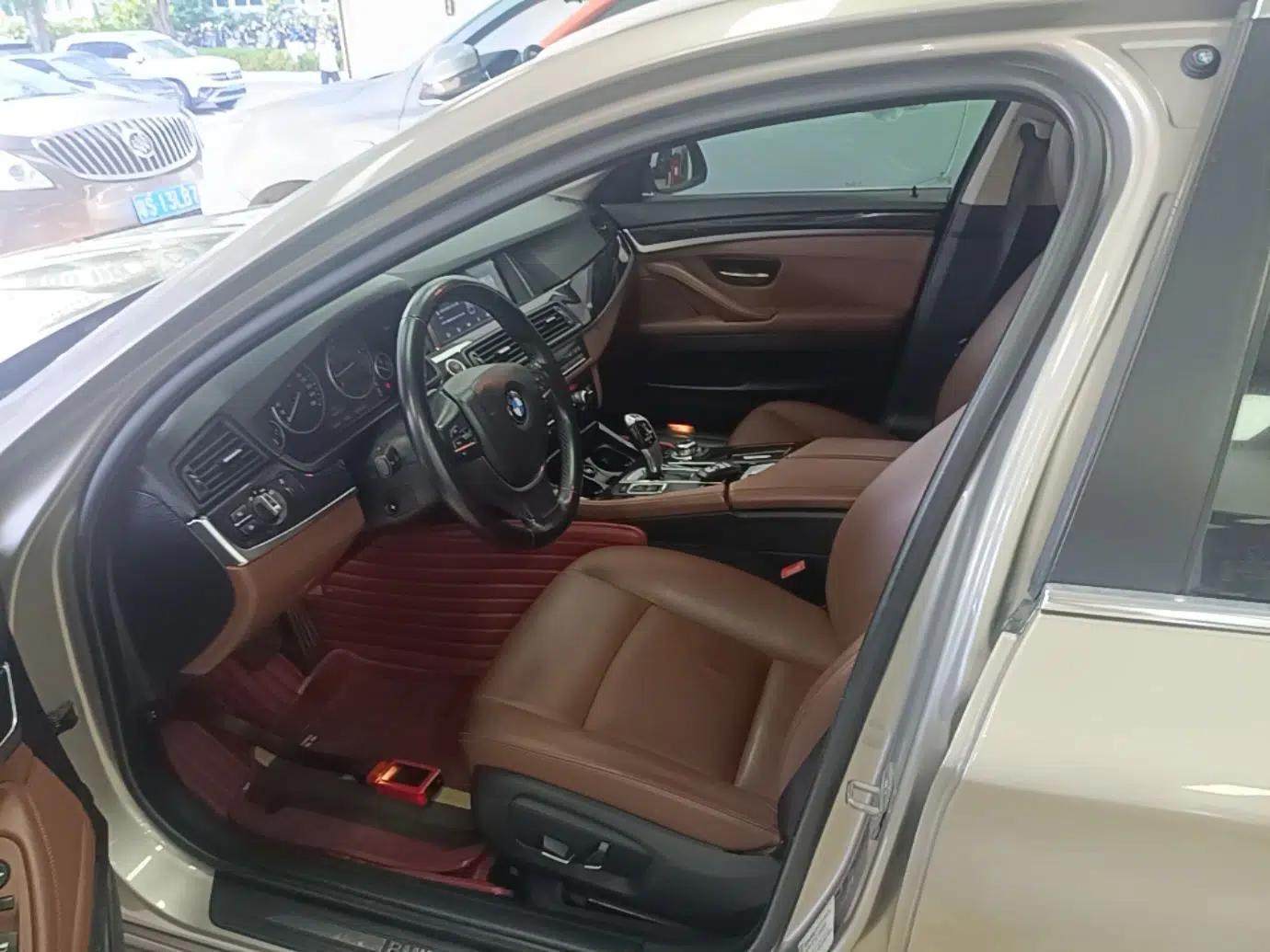 BMW 5 Series 2017 520Li Elegant Edition — миниатюра 22