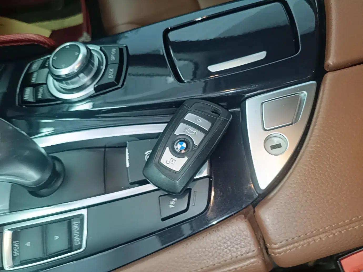 BMW 5 Series 2017 520Li Elegant Edition — миниатюра 28