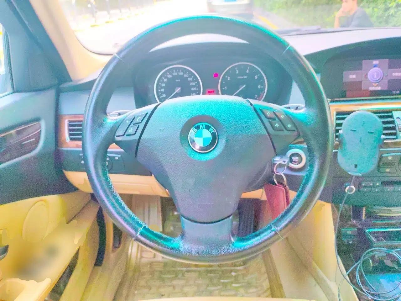 BMW 5 Series 2010 523Li Standard Edition — миниатюра 10