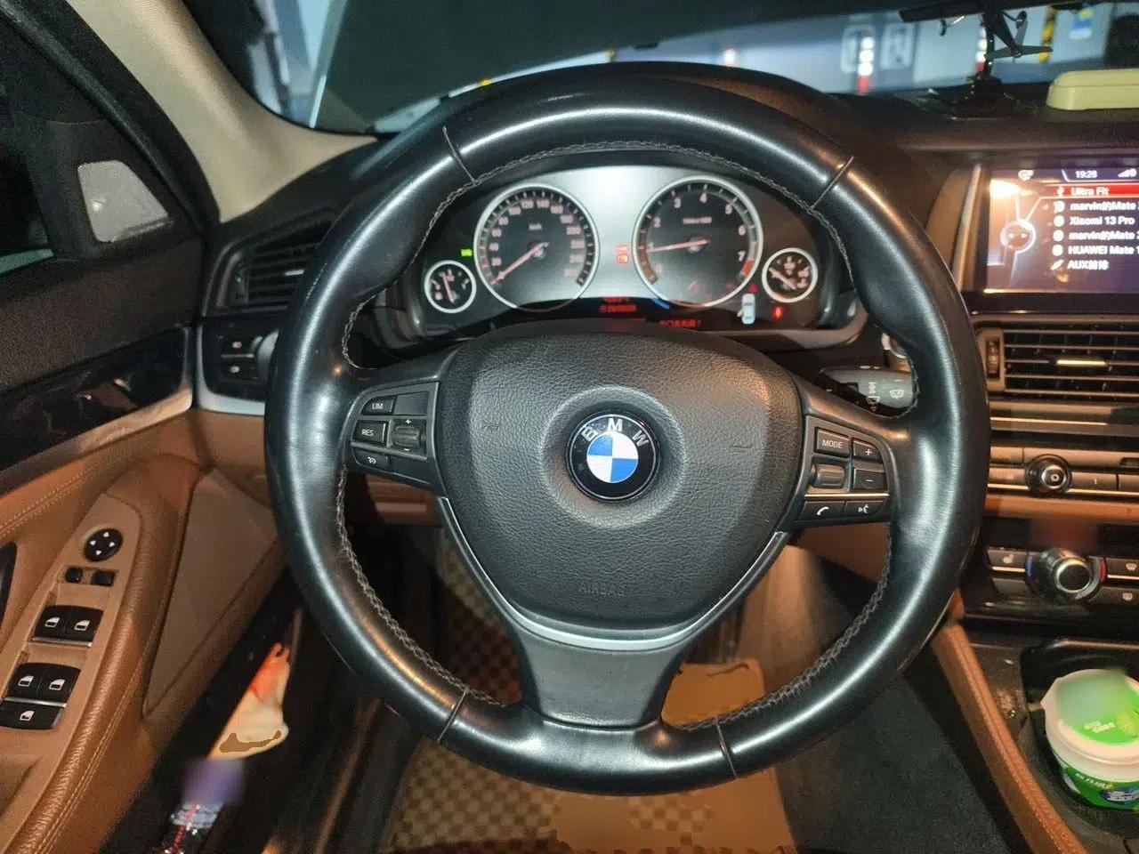 BMW 5 Series 2017 520Li Elegant Edition — миниатюра 10