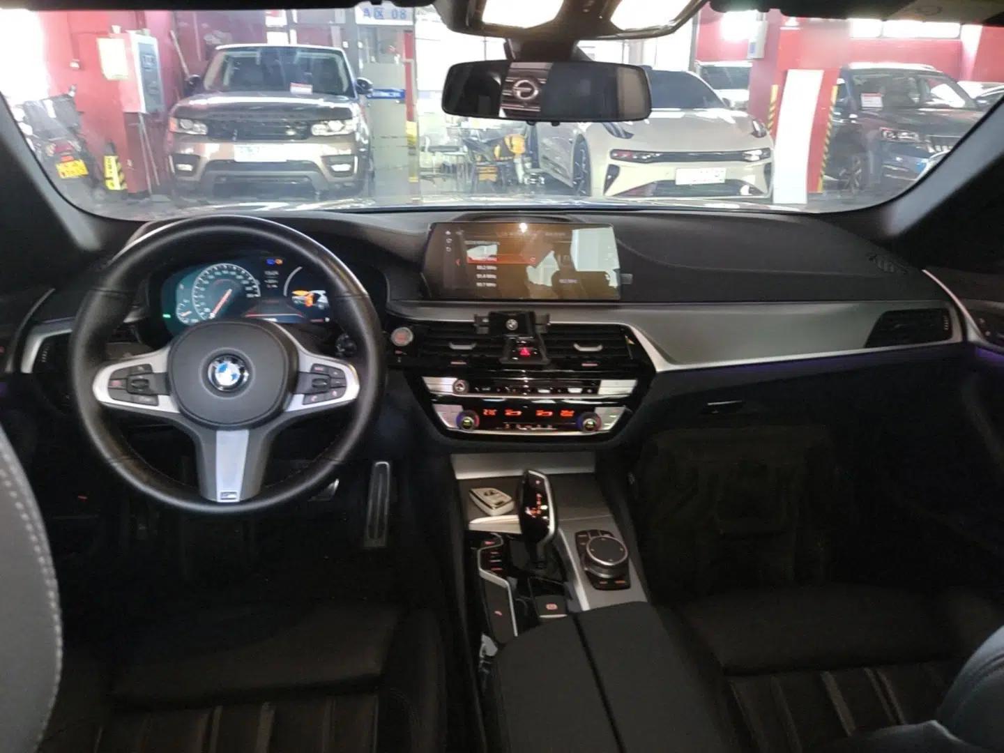 BMW 5 Series 2019 Restyled 525i M Sport Package — миниатюра 17