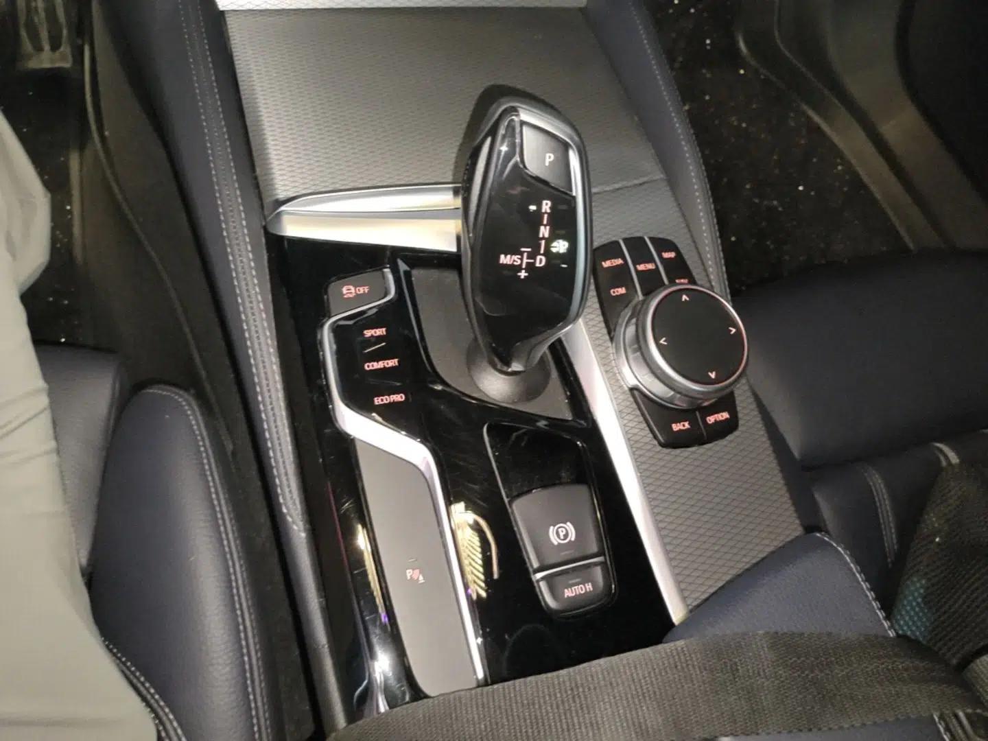 BMW 5 Series 2019 Restyled 525i M Sport Package — миниатюра 21