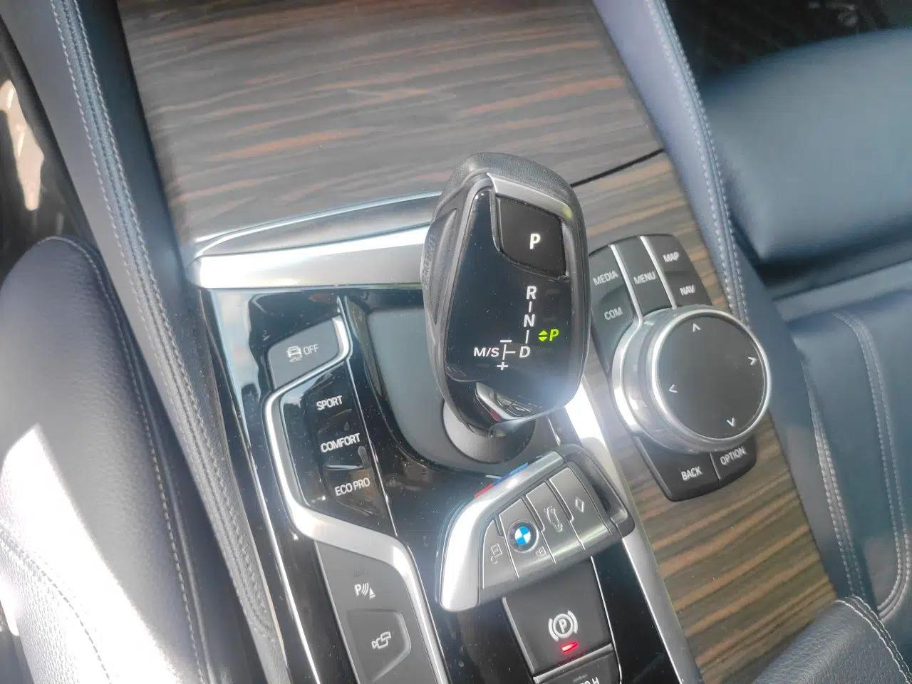 BMW 5 Series 2018 530i M Sport Package — миниатюра 14
