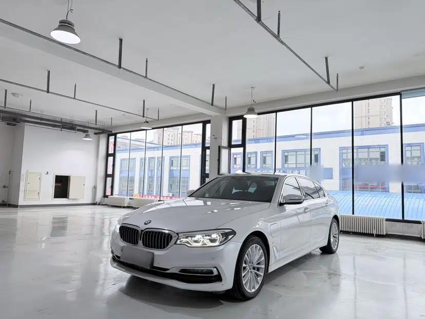 BMW 5 Series New Energy 2019 530Le Pioneer Edition — миниатюра 1
