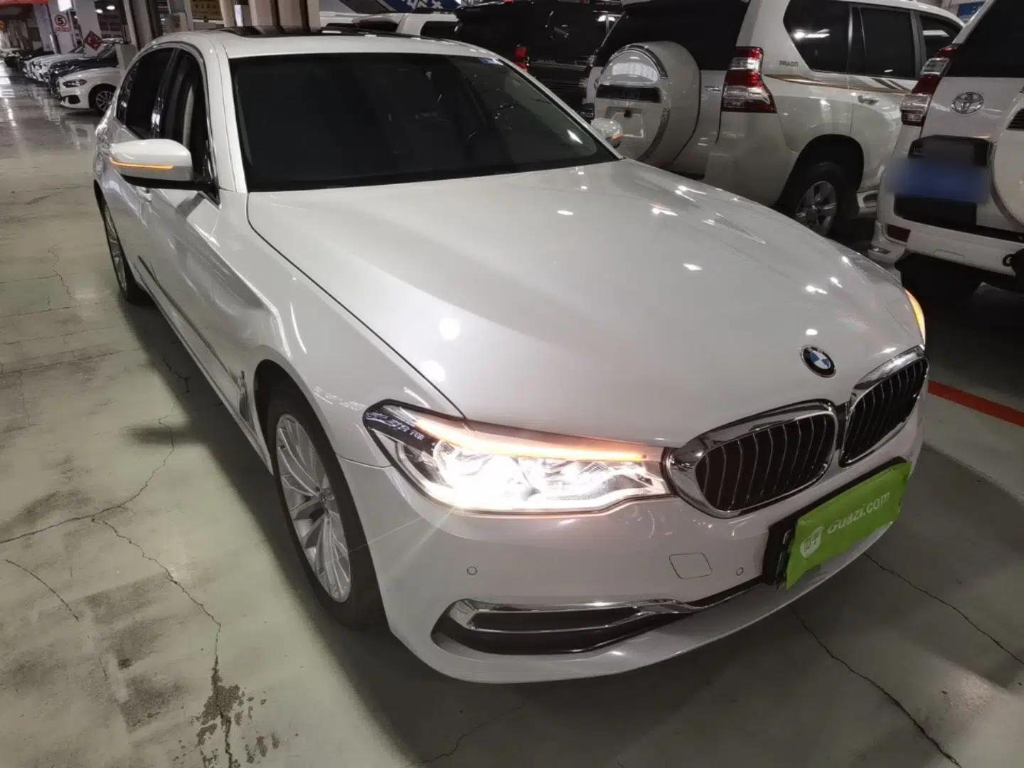 BMW 5 Series New Energy 2019 530Le Pioneer Edition — миниатюра 3