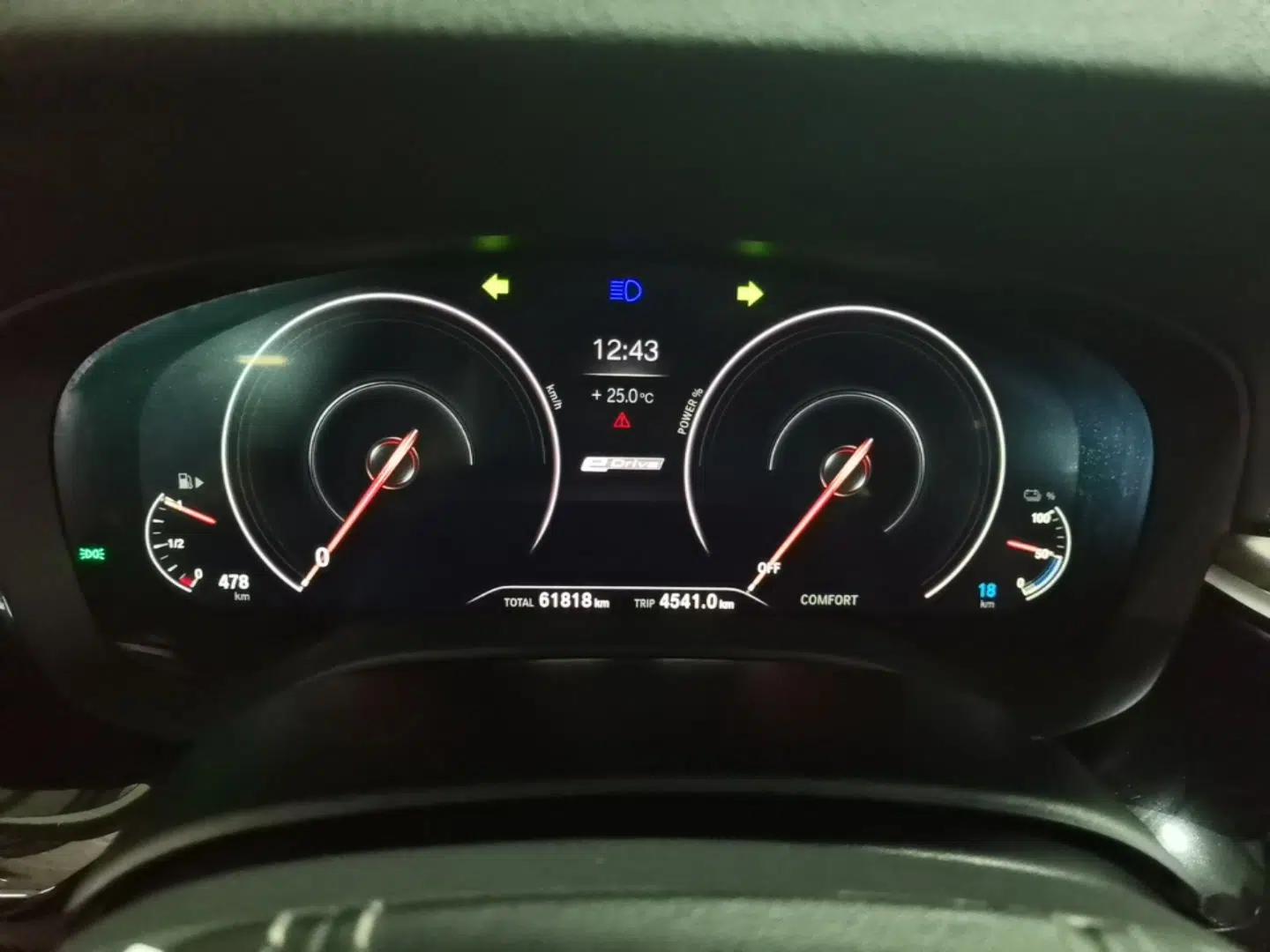 BMW 5 Series New Energy 2019 530Le Pioneer Edition — миниатюра 23