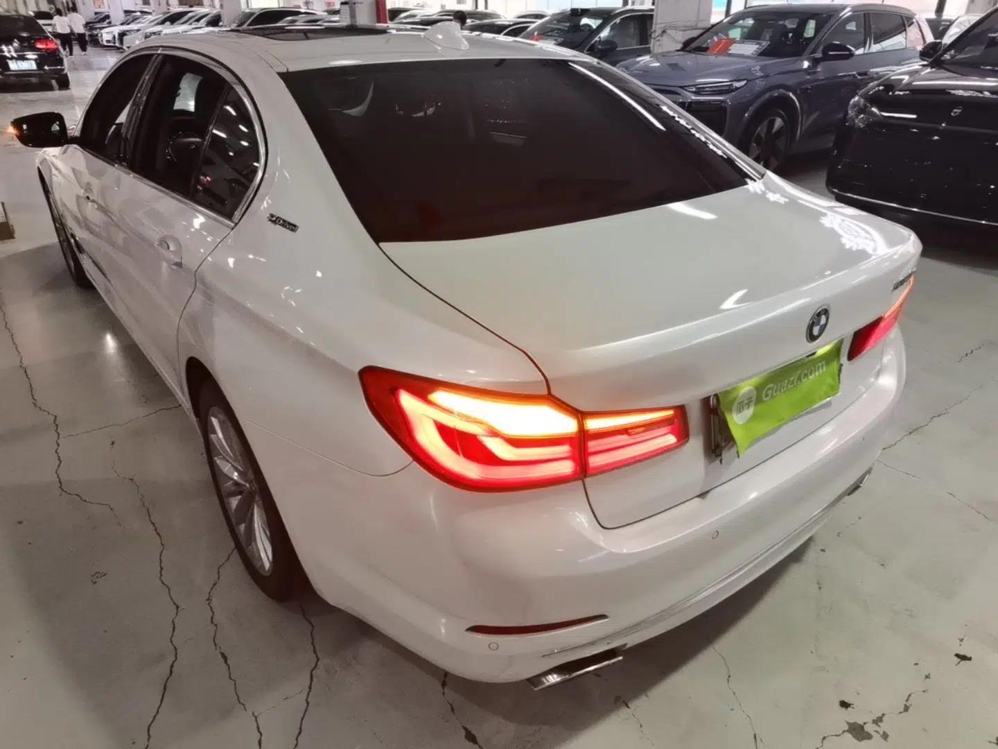 BMW 5 Series New Energy 2019 530Le Pioneer Edition — миниатюра 4