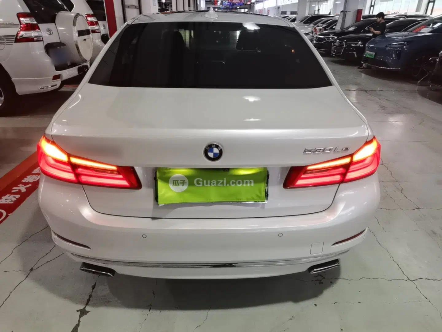 BMW 5 Series New Energy 2019 530Le Pioneer Edition — миниатюра 5