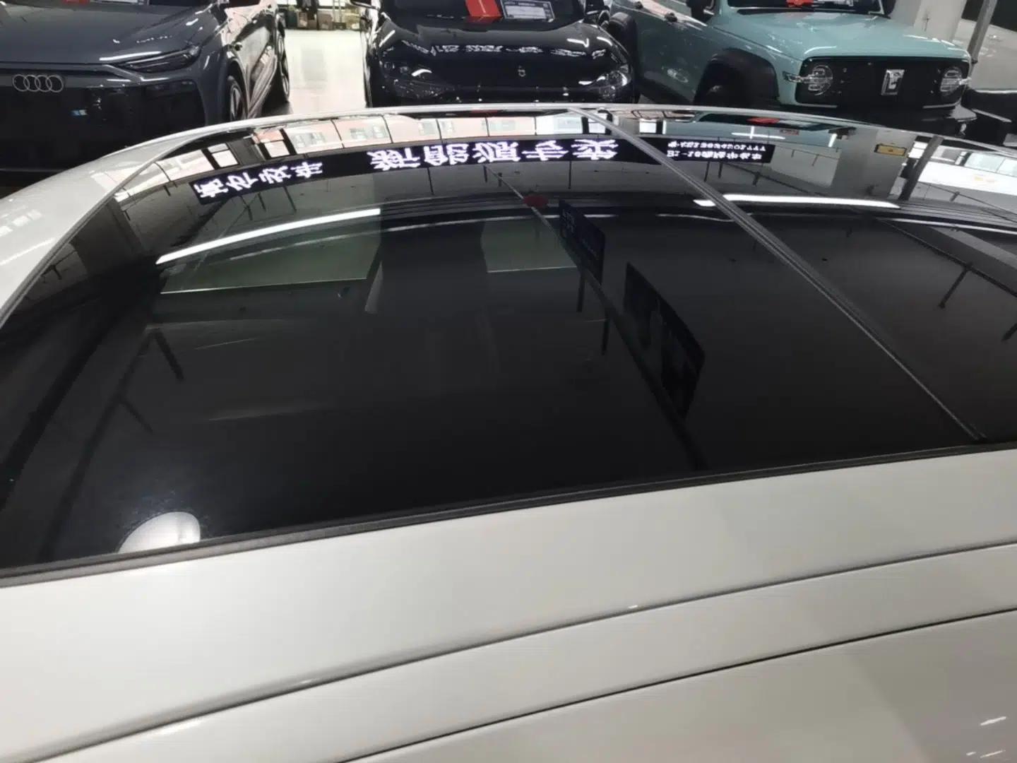 BMW 5 Series New Energy 2019 530Le Pioneer Edition — миниатюра 7