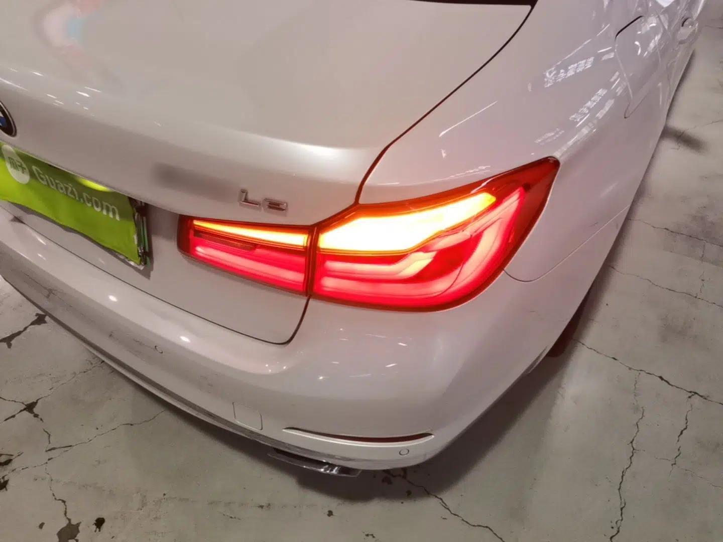 BMW 5 Series New Energy 2019 530Le Pioneer Edition — миниатюра 9