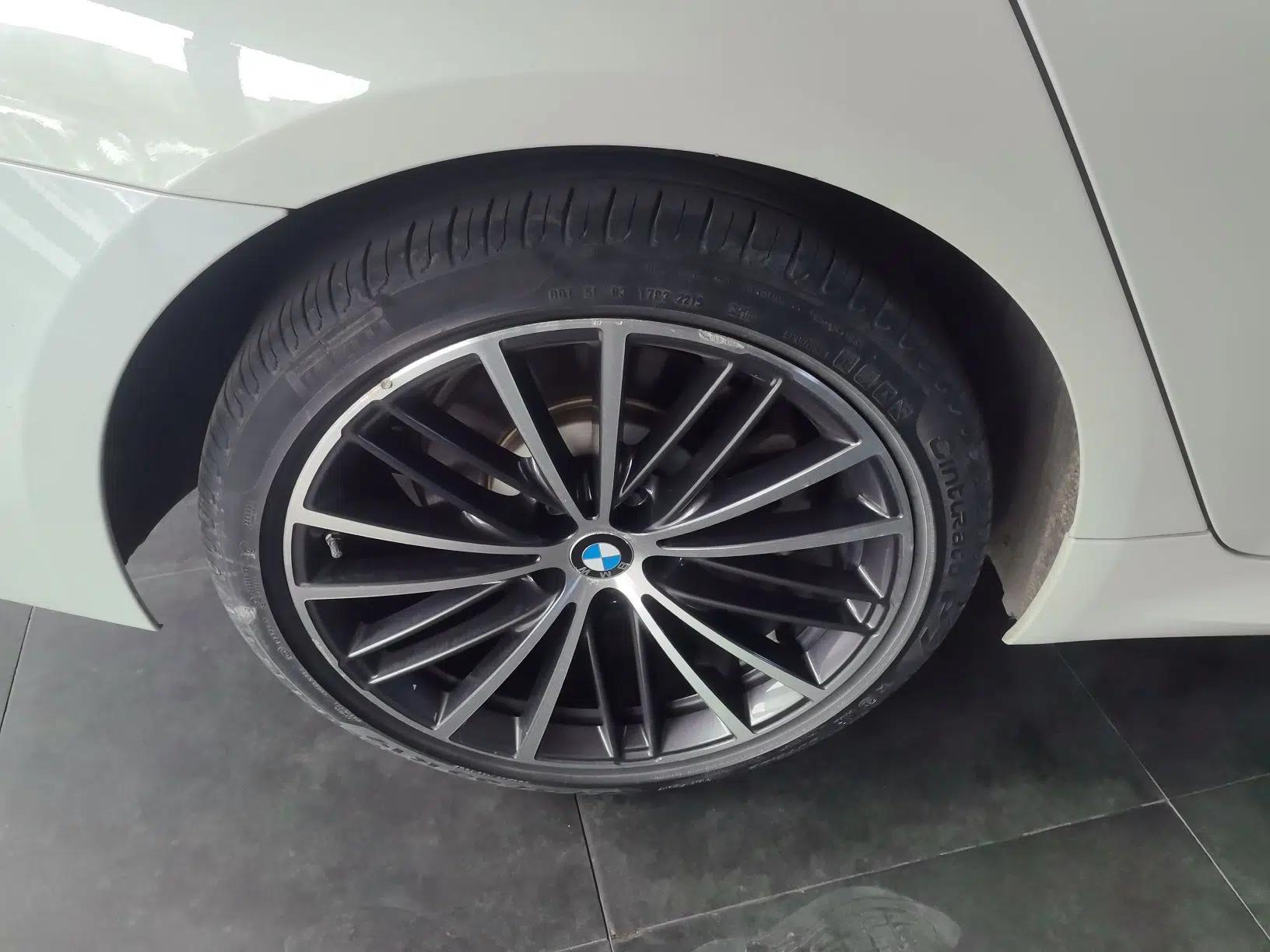 BMW 5 Series 2019 Facelifted 530Li Leading Edition M Sport Package — миниатюра 16