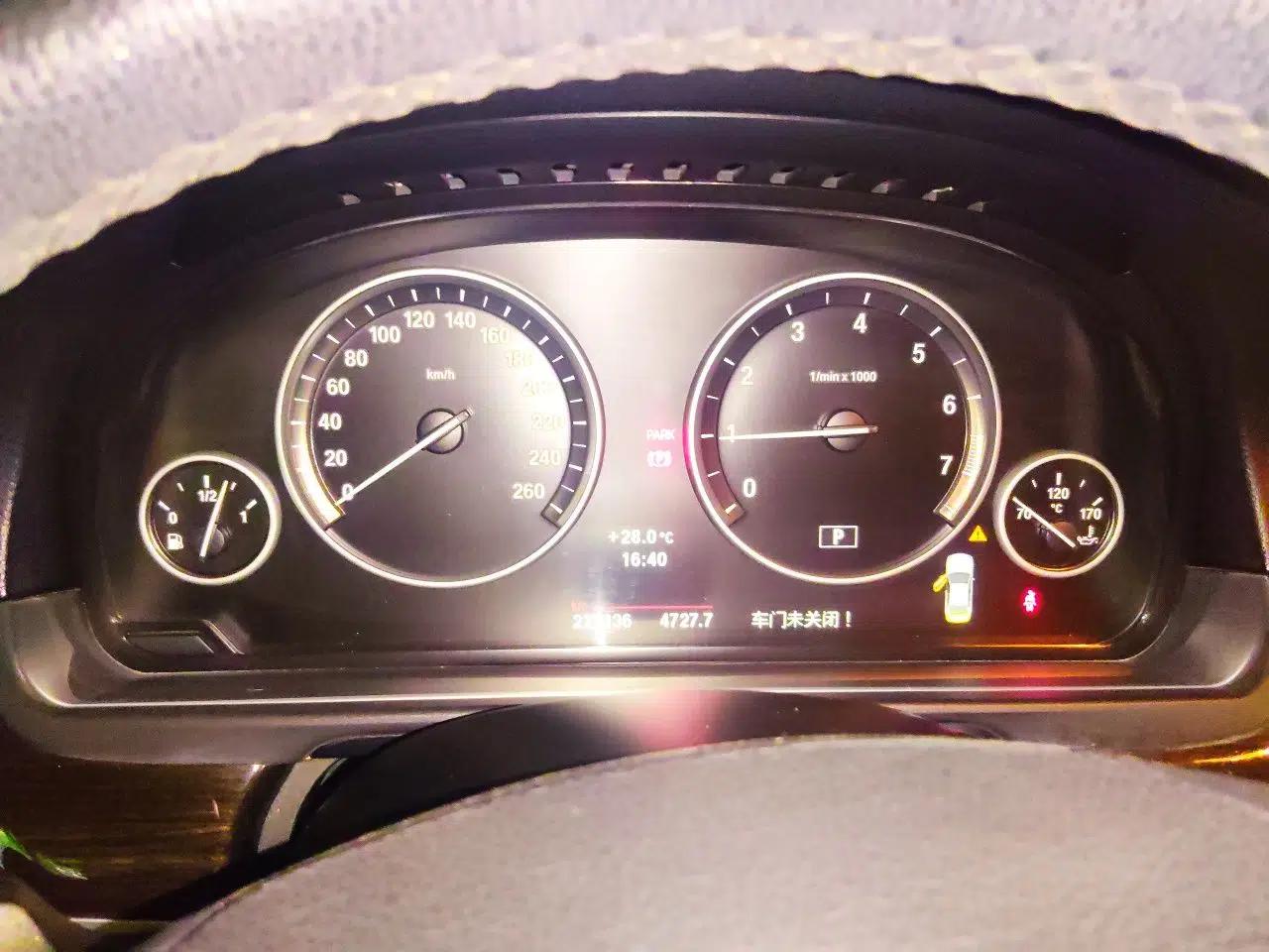 BMW 5 Series 2012 530Li Luxury Model — миниатюра 11