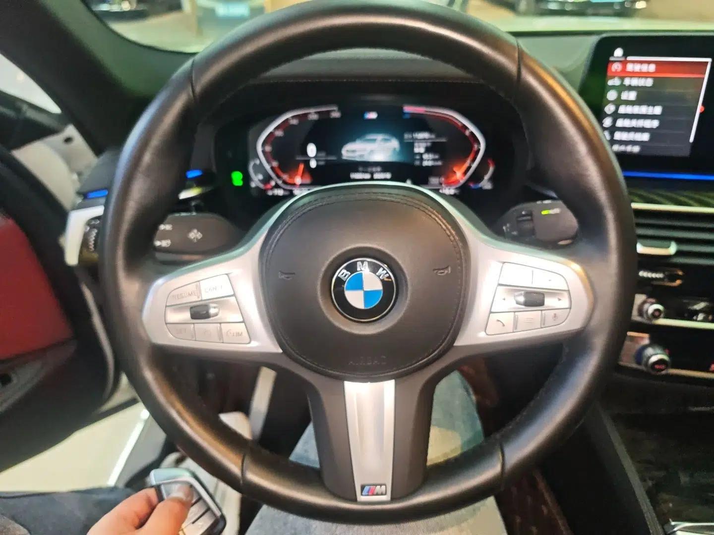 BMW 5 Series 2022 Second Facelift 525Li M Sport Package — миниатюра 13