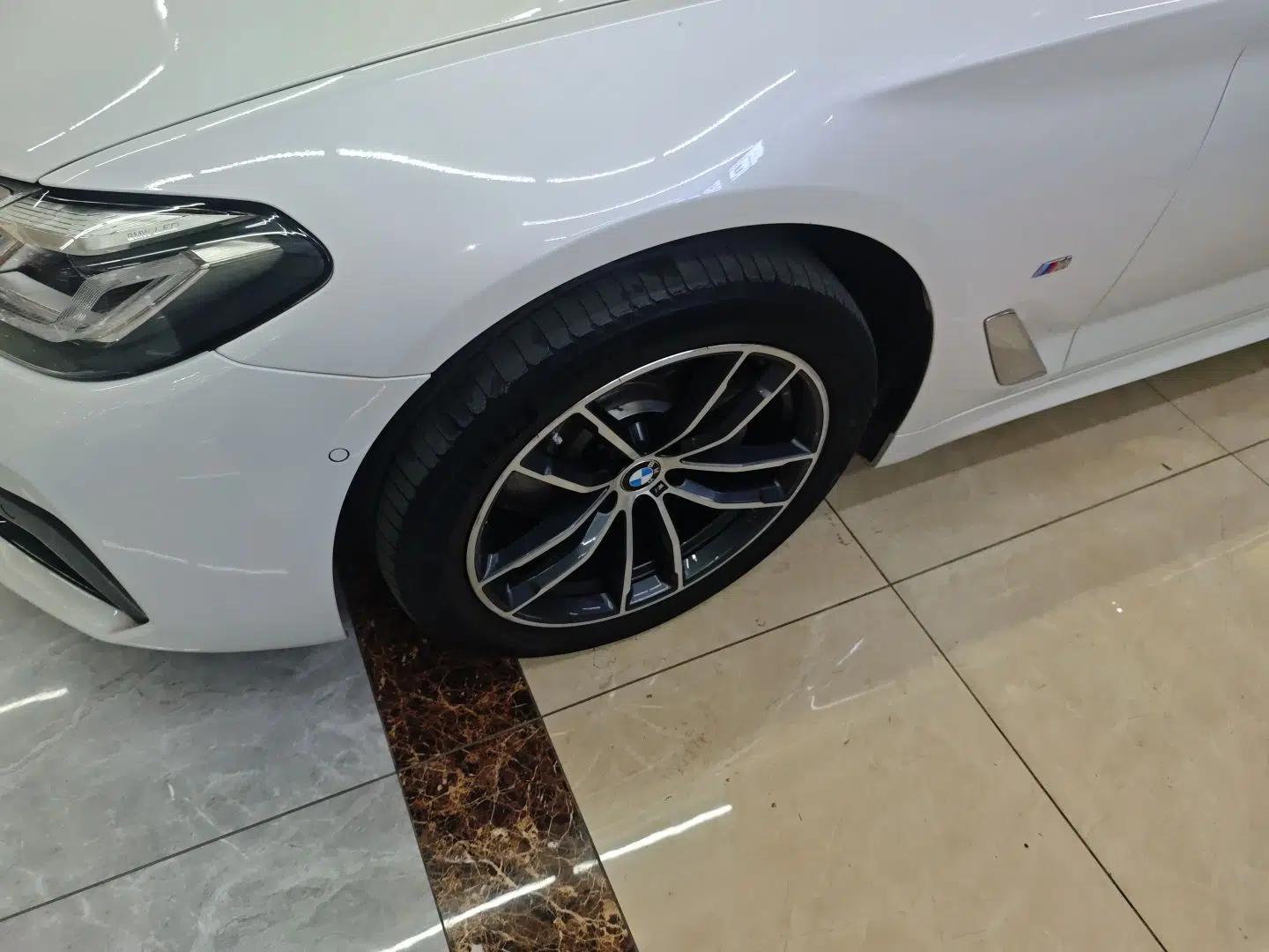 BMW 5 Series 2022 Second Facelift 525Li M Sport Package — миниатюра 8